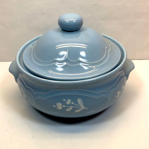 Pfaltzgraff Other - Pfaltzgraff Gazebo Blue Bouquet casserole dish with lid 2 quart vintage